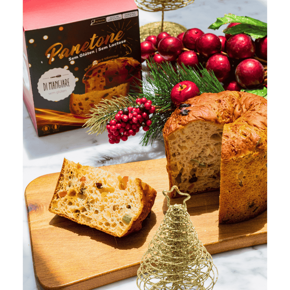 Panetone sem glúten Di Mangiare – panetone cortado e fatia na tábua